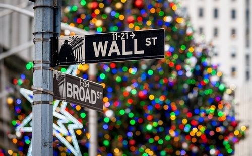 Noel_wall_street
