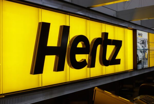 Tesla_Hertz_en_avant