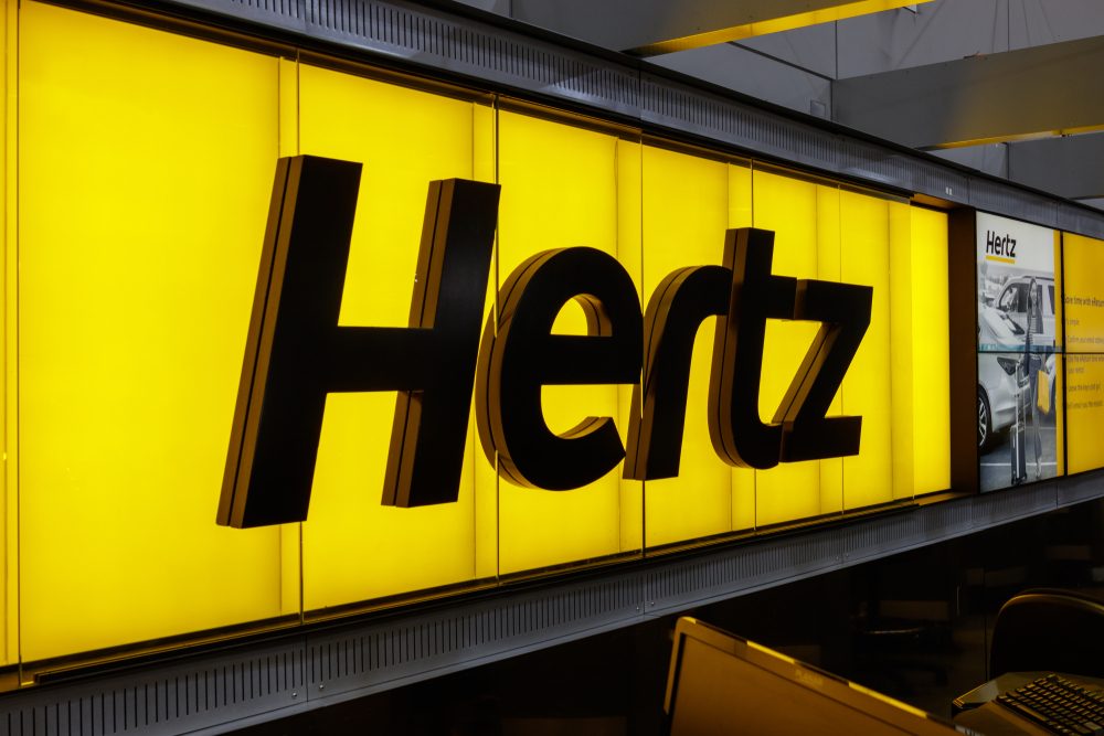 Tesla_Hertz_en_avant